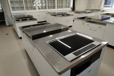 東京都内/Ｋ中学校/建具・家具工事（2026年7月）